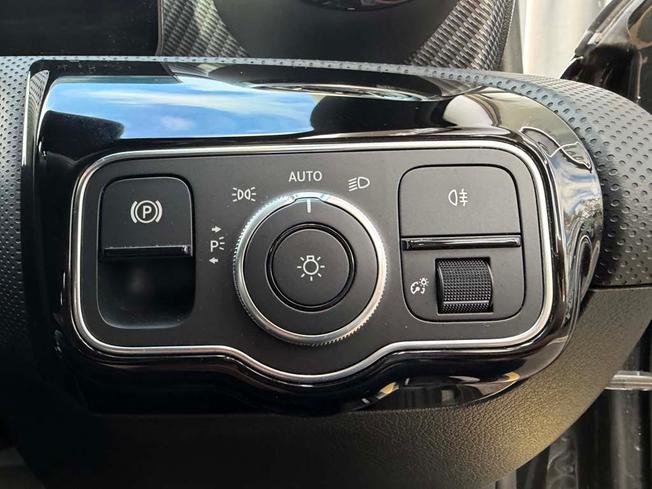Mercedes-Benz A Class Photo 23