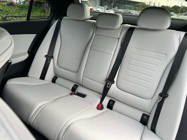 MERCEDES-BENZ C Class Photo 46