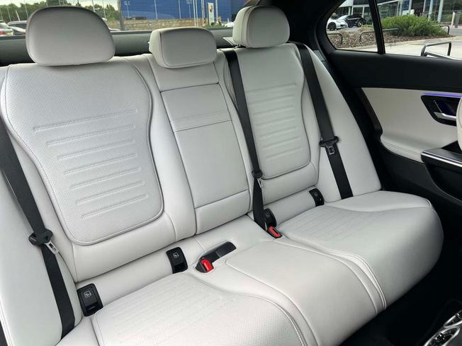 MERCEDES-BENZ C Class Photo 8