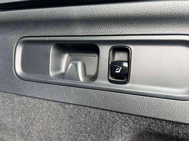 MERCEDES-BENZ Glc Photo 24