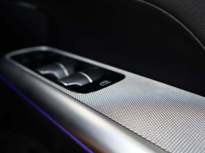 MERCEDES-BENZ GLC Photo 31