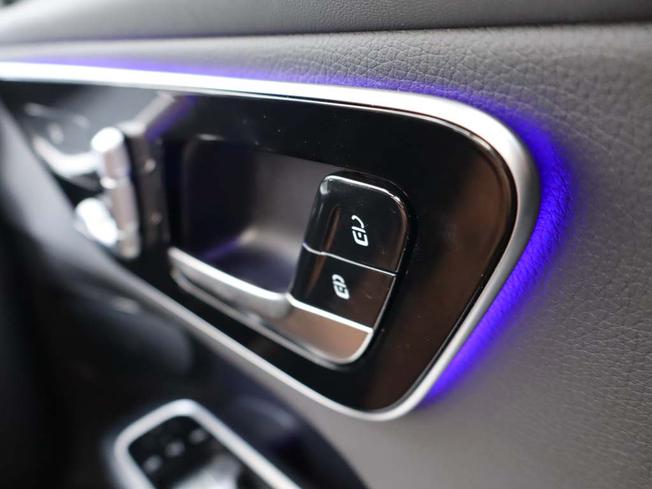 MERCEDES-BENZ GLC Photo 32