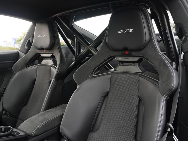 PORSCHE 911 Photo 10