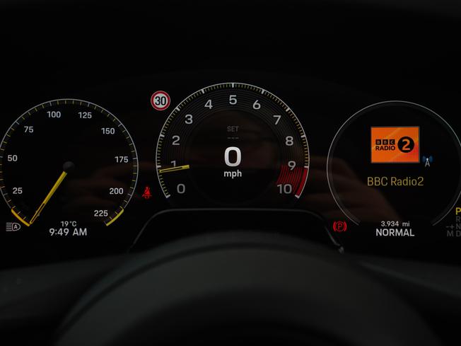 PORSCHE 911 Photo 16