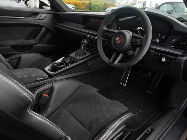 PORSCHE 911 Photo 8