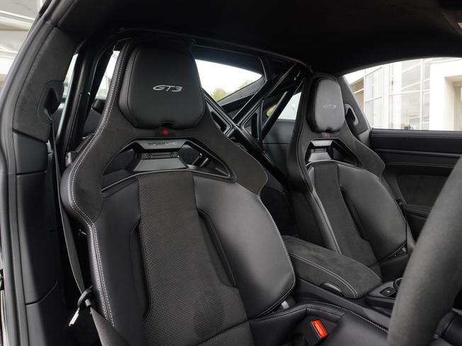 PORSCHE 911 Photo 9