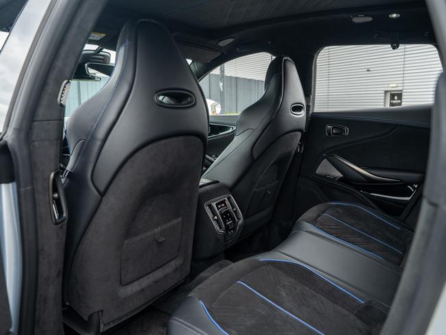 ASTON MARTIN Dbx Photo 30