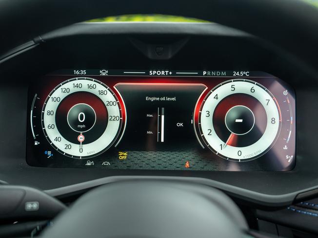 ASTON MARTIN Dbx Photo 6