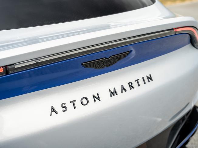 ASTON MARTIN Dbx Photo 8