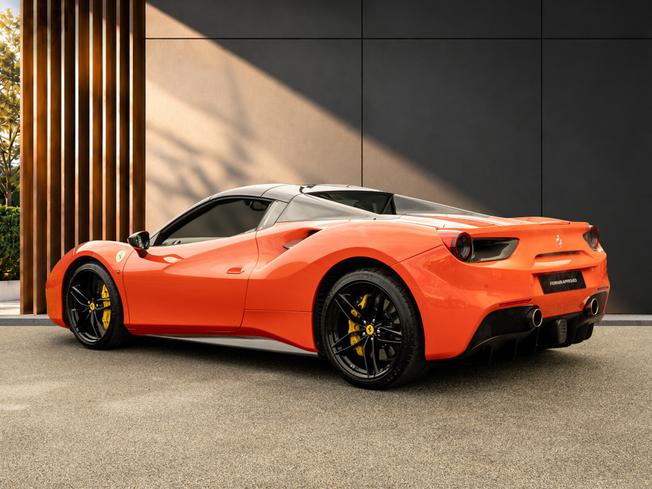 FERRARI 488 Photo 10