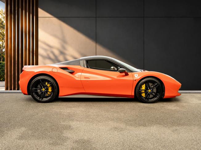 FERRARI 488 Photo 11