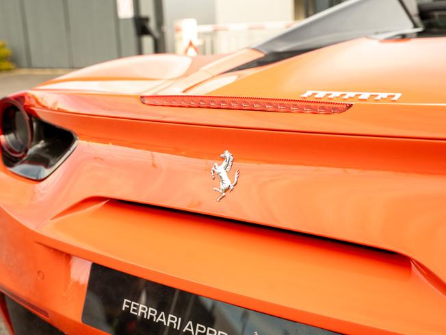 FERRARI 488 Photo 15
