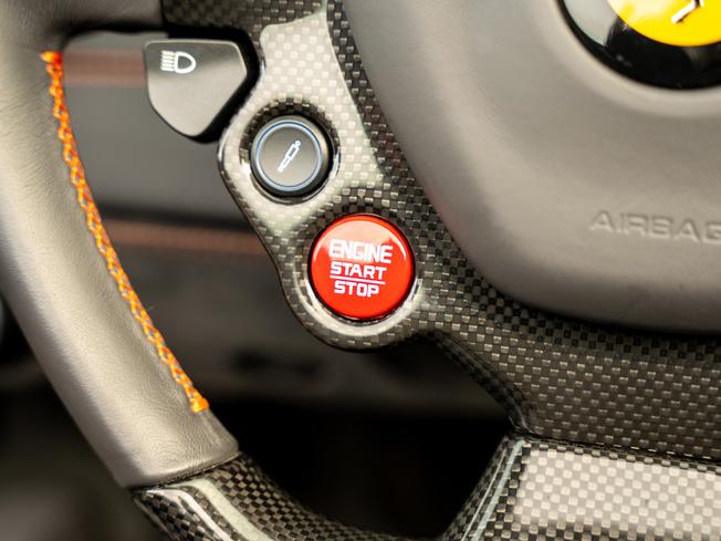 FERRARI 488 Photo 18