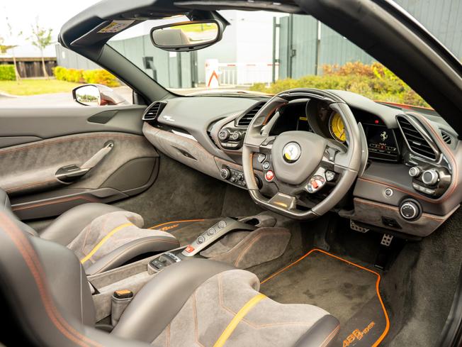 FERRARI 488 Photo 20