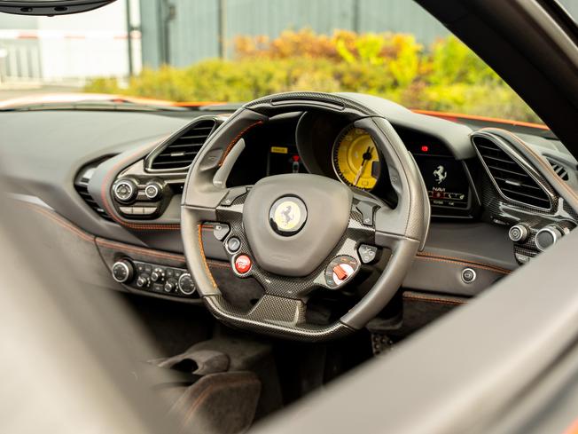 FERRARI 488 Photo 26