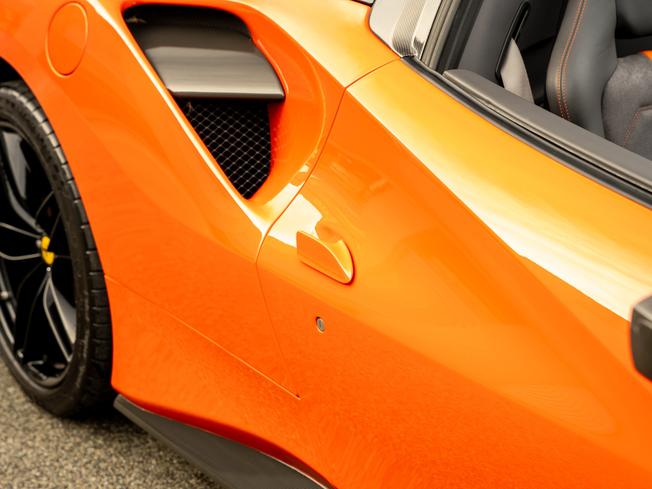 FERRARI 488 Photo 32