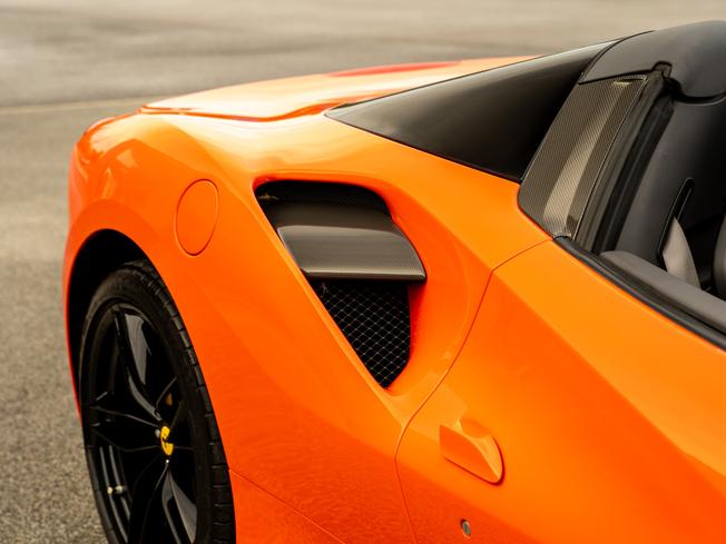 FERRARI 488 Photo 33