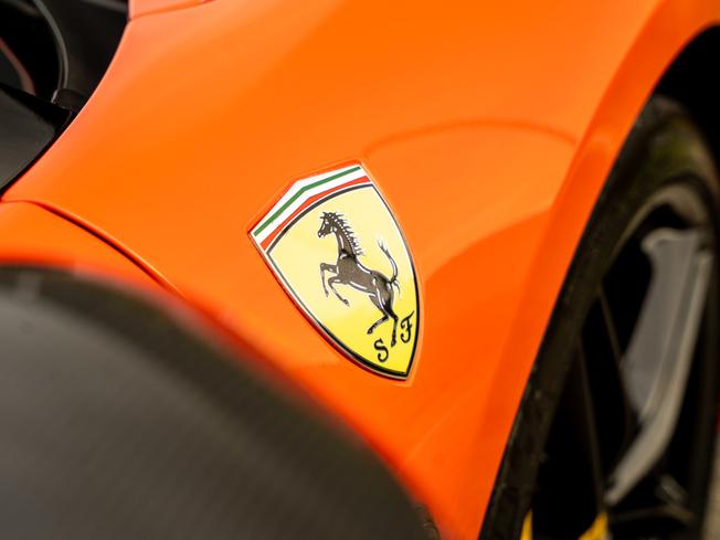 FERRARI 488 Photo 34