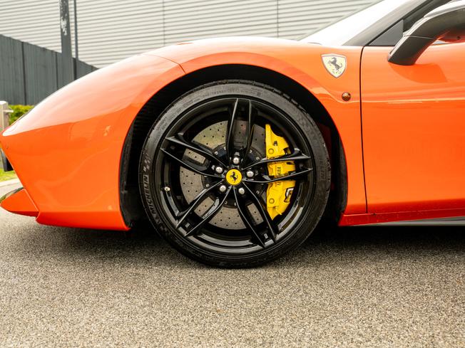 FERRARI 488 Photo 37