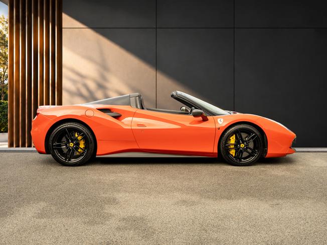 FERRARI 488 Photo 5