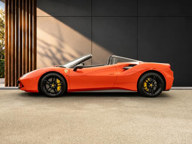 FERRARI 488 Photo 6