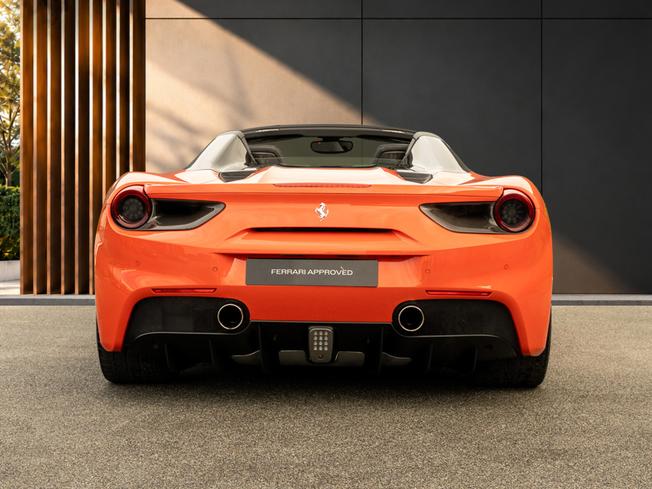 FERRARI 488 Photo 8