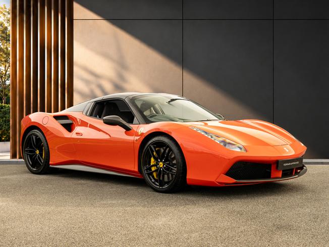 FERRARI 488 Photo 9