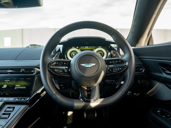 ASTON MARTIN Vantage Photo 11