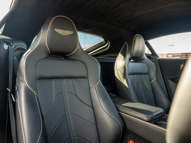 ASTON MARTIN Vantage Photo 12
