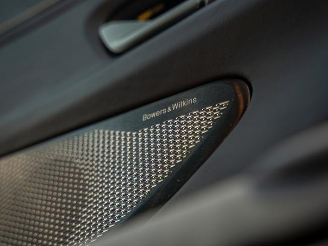 ASTON MARTIN Vantage Photo 18
