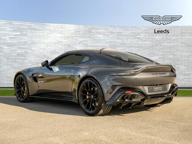 ASTON MARTIN Vantage Photo 2