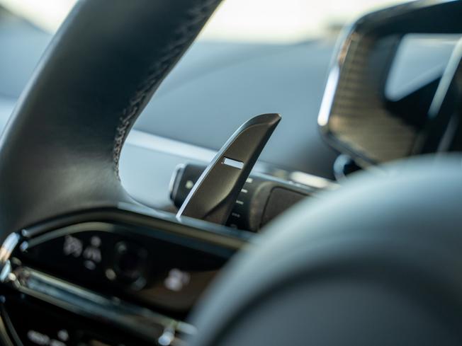 ASTON MARTIN Vantage Photo 20