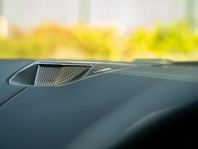 ASTON MARTIN Vantage Photo 21