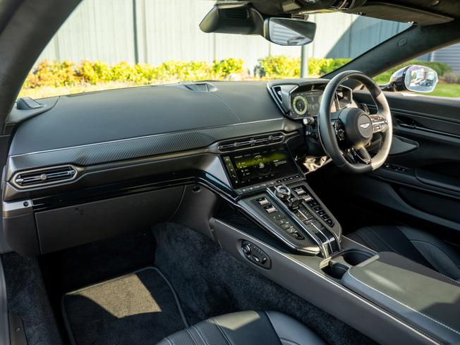 ASTON MARTIN Vantage Photo 27