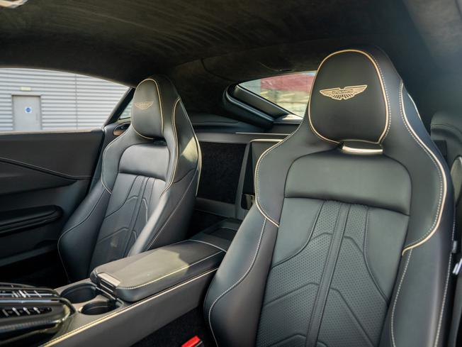 ASTON MARTIN Vantage Photo 28