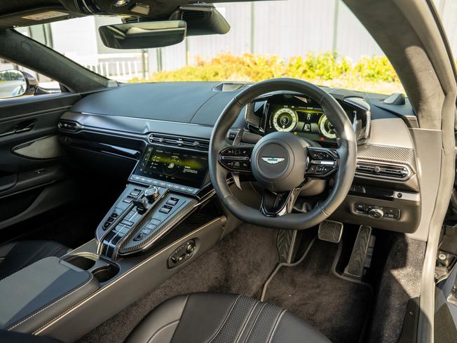 ASTON MARTIN Vantage Photo 3