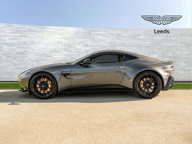 ASTON MARTIN Vantage Photo 32