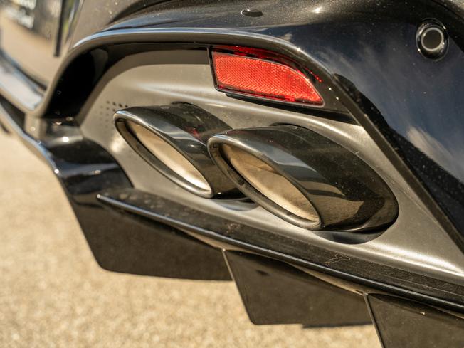 ASTON MARTIN Vantage Photo 36