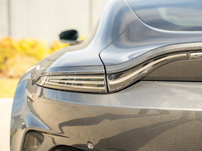 ASTON MARTIN Vantage Photo 38