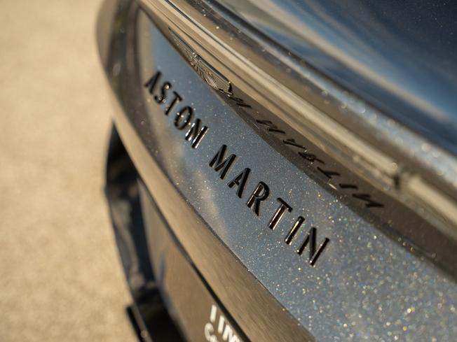ASTON MARTIN Vantage Photo 8