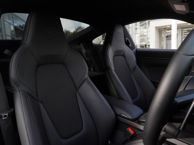 PORSCHE 911 Photo 13