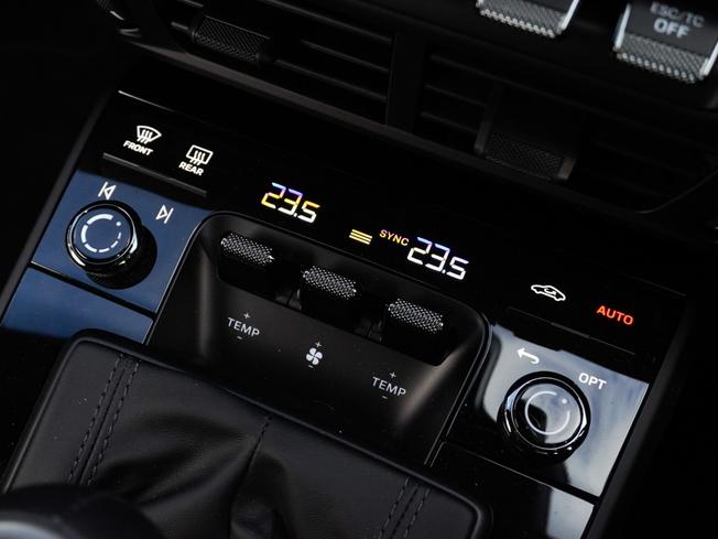PORSCHE 911 Photo 25