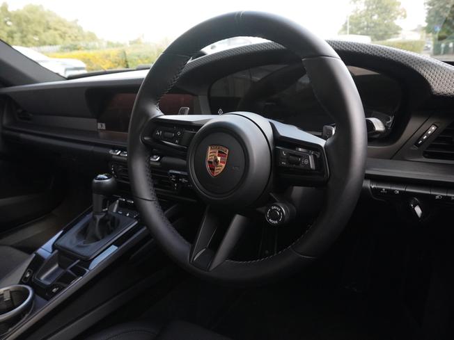 PORSCHE 911 Photo 8