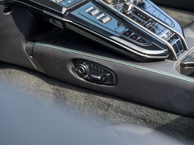 Aston Martin V8vanroadster Photo 24