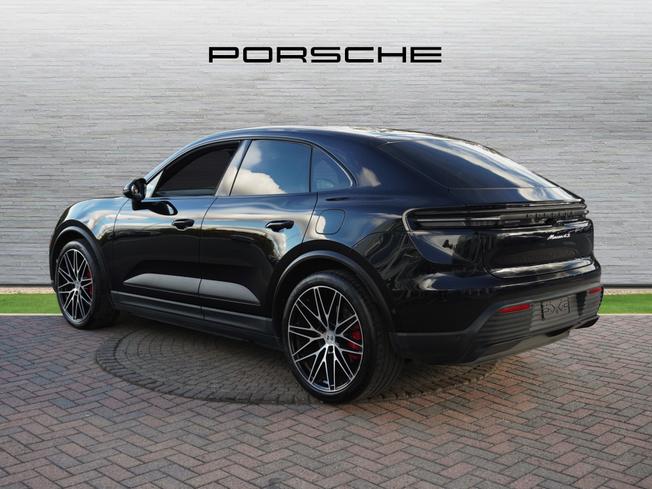 PORSCHE Macan Photo 2