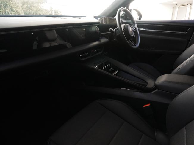 PORSCHE Macan Photo 3