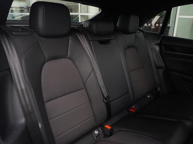 PORSCHE Macan Photo 9