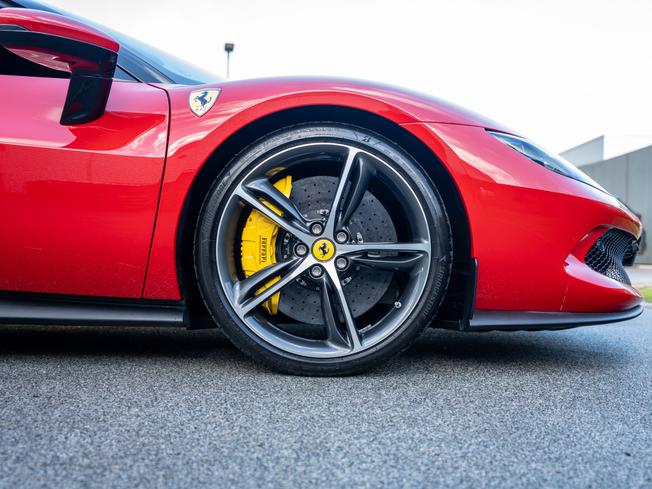 Ferrari 296 Photo 27