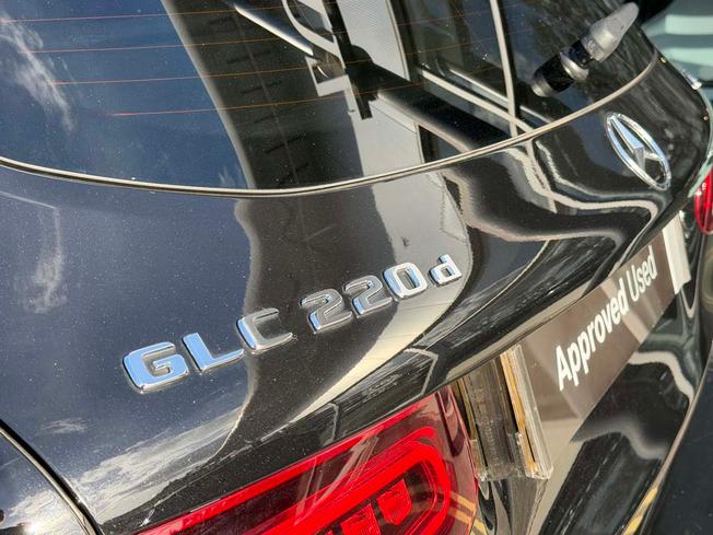 MERCEDES-BENZ GLC Photo 21