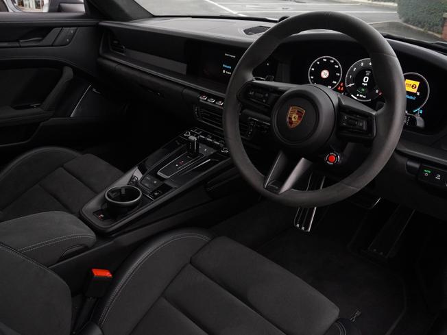 PORSCHE 911 Photo 8
